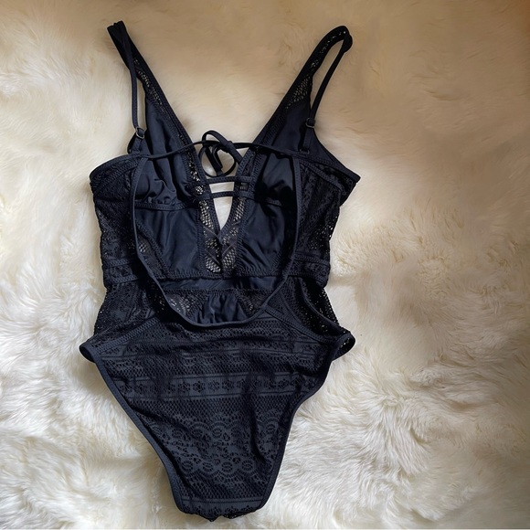 Becca - Black Color Play One-Piece Swimsuit - M - Picture 4 of 13